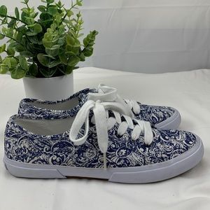 Liz Claiborne blue & white canvas sneakers